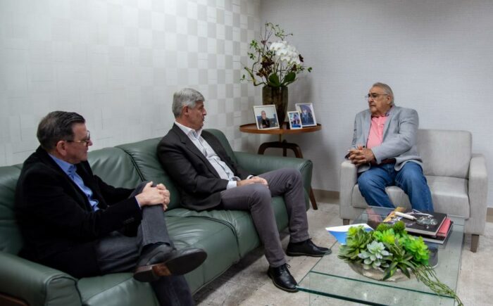 TCE-MS recebe avaliação de metas e resultados da Sanesul