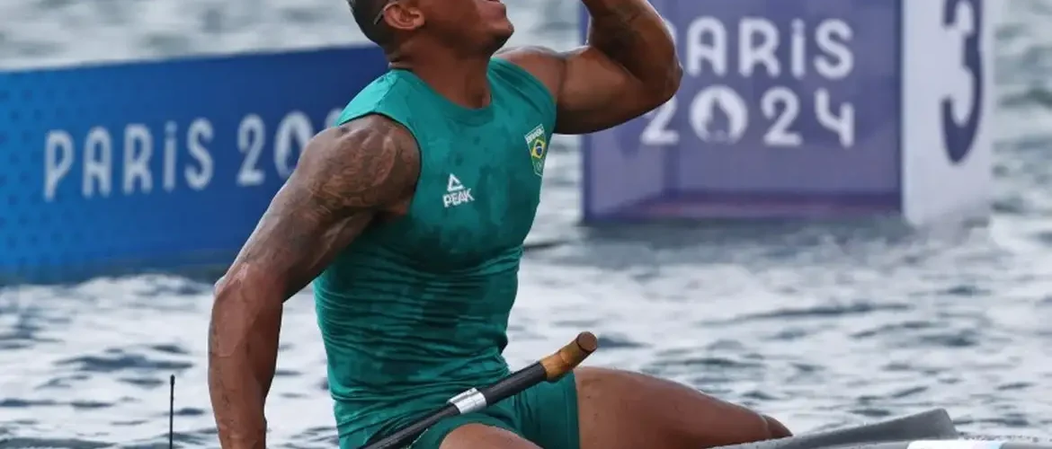 Isaquias Queiroz é prata na canoagem