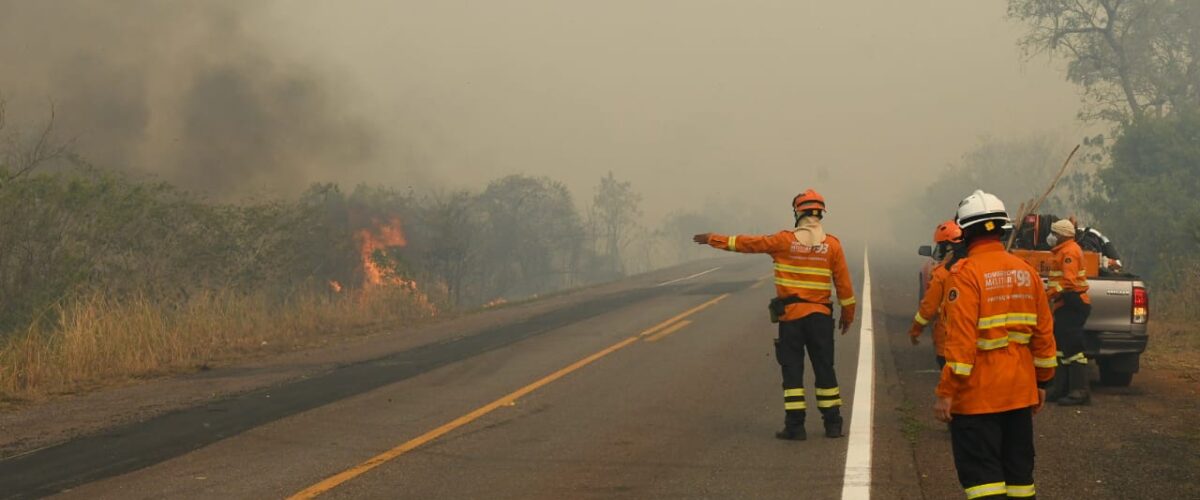Combate ao fogo no Pantanal se intensifica e bombeiros recebem reforços