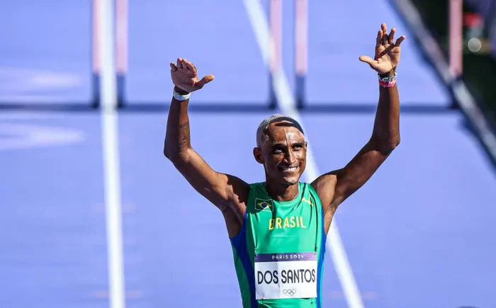 Alison dos Santos e Matheus Lima vão à semi dos 400m com barreiras