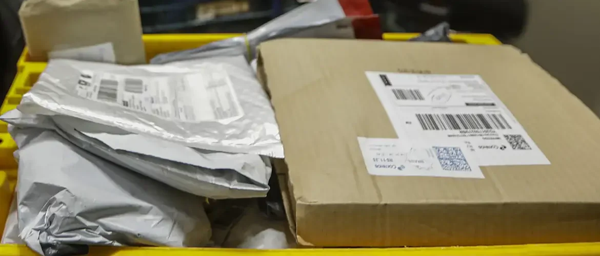 Correios alertam sobre golpe cobrando taxa para retirar encomenda
