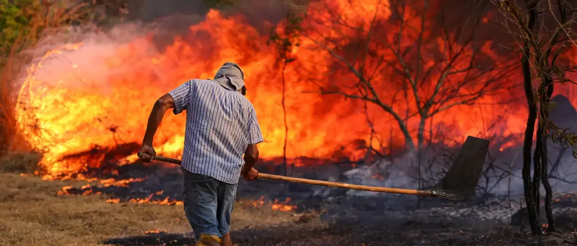 Presidente Lula reúne ministros para debater combate a queimadas