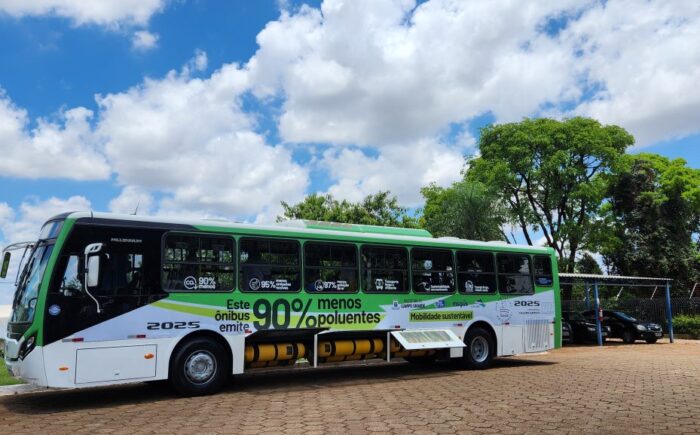 Governo do Estado firma parcerias e ônibus movido 100% a GNV começa a ser testado em MS