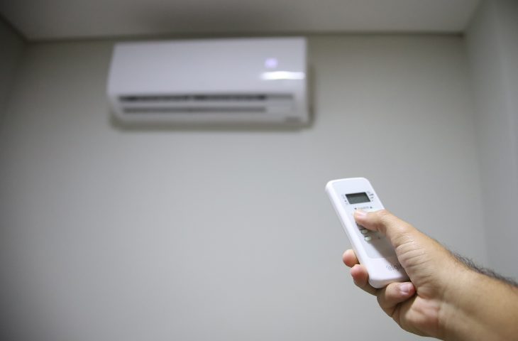 Agems explica como economizar energia elétrica nesse período de verão e férias