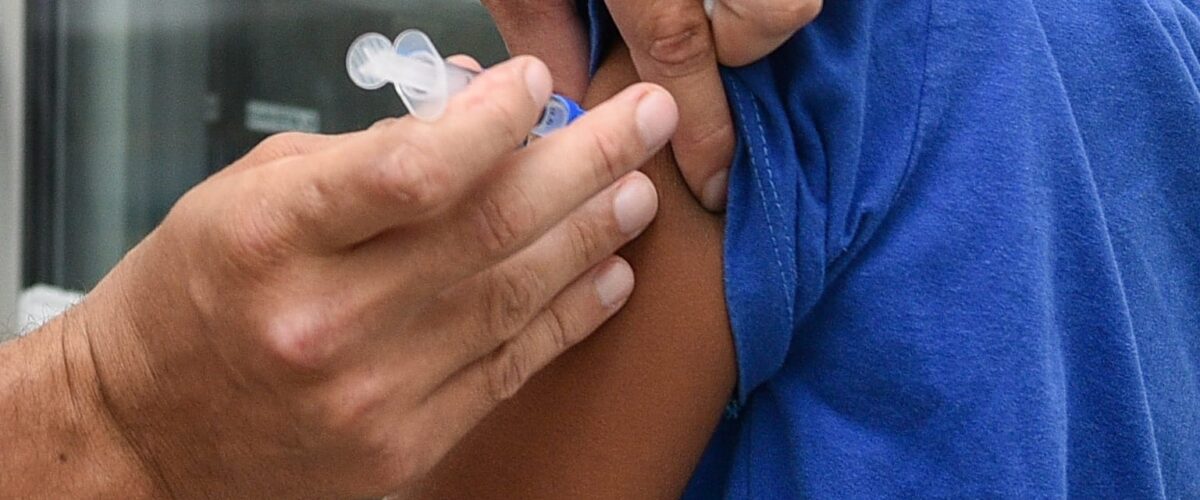 Sesau amplia vacinação contra a dengue em Campo Grande