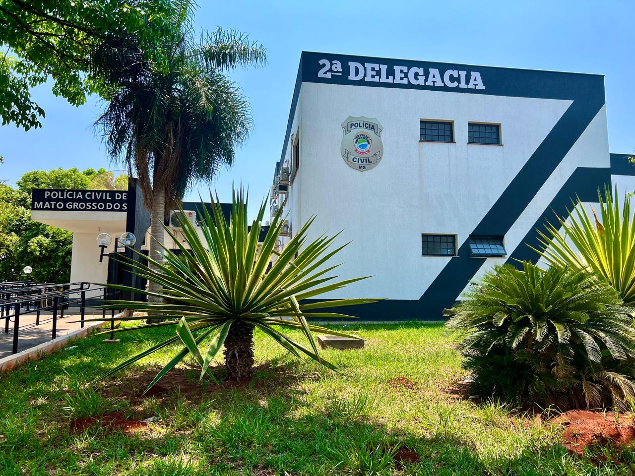 Polícia prende dupla por esquema de furtos com cartões na Capital