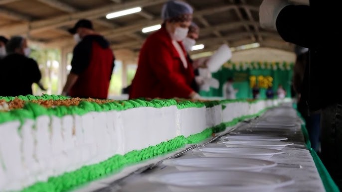 Campo Grande apaga 127 velinhas com bolo gigante e festa aberta ao público