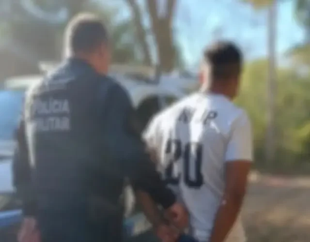 Homem é preso após matar mulher a facadas e fugir com filha autista para área de mata em Aquidauana