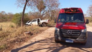 Idoso de 78 anos morre e dois ficam feridos após caminhonete capotar na MS-454