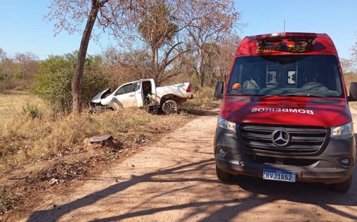 Idoso de 78 anos morre e dois ficam feridos após caminhonete capotar na MS-454