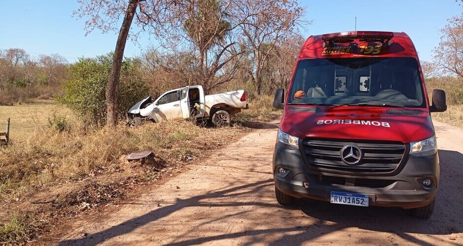 Idoso de 78 anos morre e dois ficam feridos após caminhonete capotar na MS-454